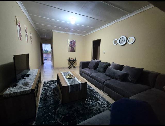 2 BEDROOM FLAT FOR SALE IN THREE RIVERS